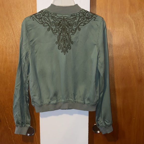 💚EUC Jessica Simpson Embroidered Light Bomber Jacket in Olive Green/Army… - Picture 9 of 10